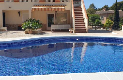 Urbanitzacio la Fustera House | Private/separate floor apartment in a villa near beach