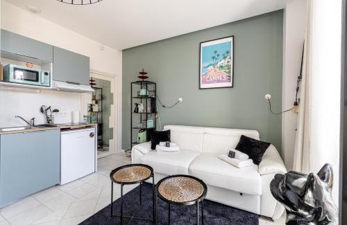 Cannes City Centre Apartment | PRIVATE - Small studio for two at 5 minutes from Croisette