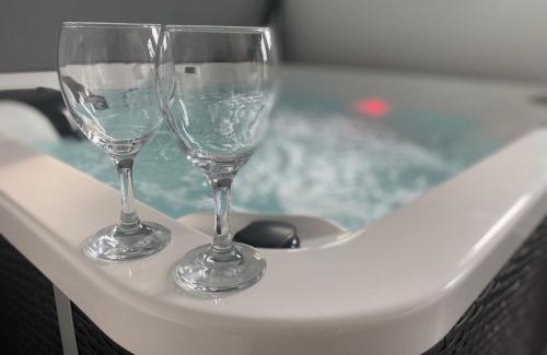 Pontorson House | Private Spa and Garden 10 min from Mont St-Michel