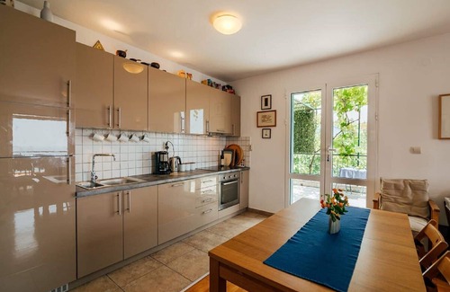 Herceg Novi Apartment | PRIVATE, SPACIOUS, FABULOUS LOCATION AND VIEWS, 10 minute walk to beaches