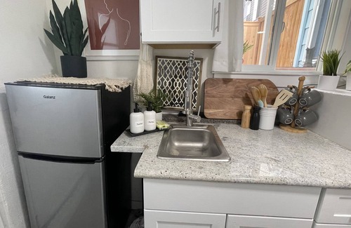 Roosevelt House | Private studio near Green Lake/Lightrail/I-5n