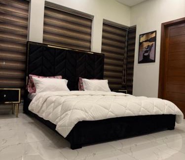 Lahore House | Private Suite Air Conditioner with Living Area Kitchen and Garage