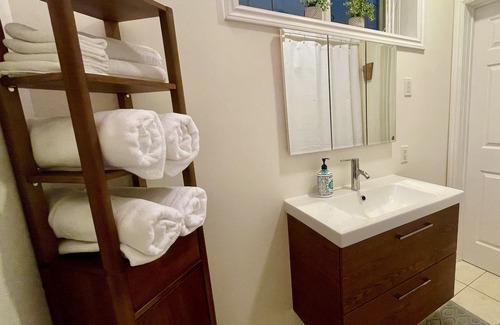 Revelstoke House | Private Suite!