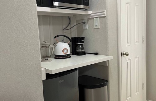 College Park House | Private Suite in North Woodlands Gated Community - Near Hospitals