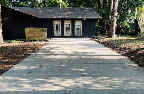 Gainesville Apartment | Private suite with own entry in vibrant Gainesville