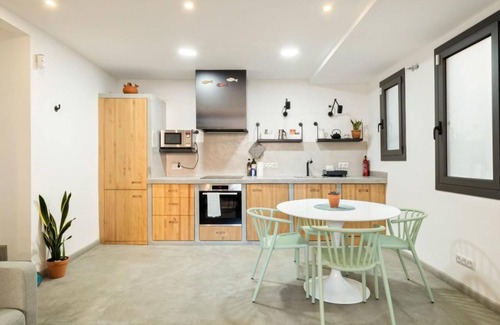 El Poble-sec Apartment | Private Terrace Dishwasher 3 Bedrooms