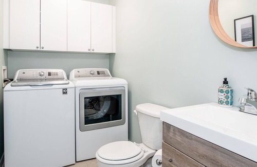 Moncton House | Private Townhouse, Free parking, Walk to downtown and all amenities.