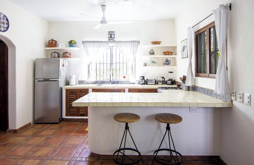 San Francisco Apartment | Private, Tranquil Apartment just blocks from town center w/lush tropical patio