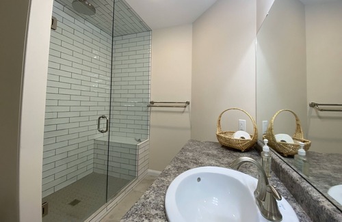 Mapleton Cottage | Private Upper Lakehouse/Cottage on Conestogo Lake