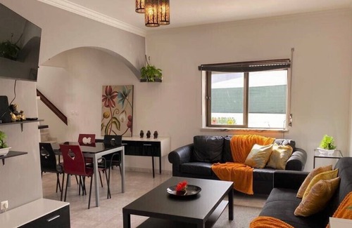 Ferrel House | ★Private Villa 4 BR w/ Patio(3 mins to beach+Surf)