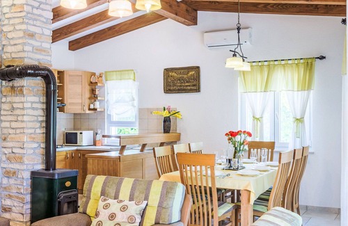 Prolozac House | Private Villa with WIFI, hot tub, private pool, A/C, TV, terrace, pets allowed, panoramic view