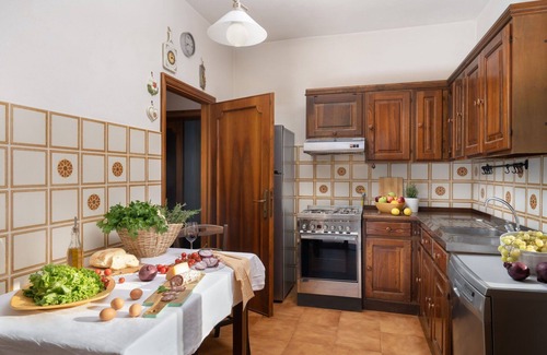 Pergine Valdarno House | Private Villa with WIFI, private pool, A/C, TV, patio, pets allowed, panoramic view, close to Arezzo