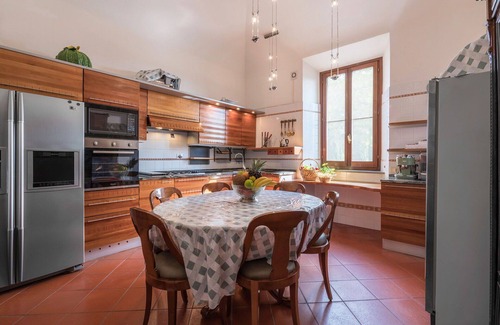 Chiusi Villa | Private Villa with WIFI, hot tub, private pool, A/C, TV, terrace, pets allowed, panoramic view