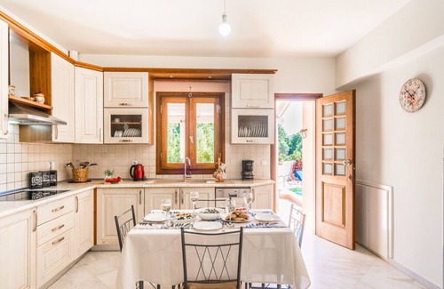 Prines Villa | Private villa with unique panoramic sea views, pool, bbq, 3km to the beach!