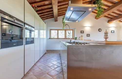 Macerata Villa | Private Villa with WIFI, A/C, private pool, TV, terrace, panoramic view, close to Porto Recanati