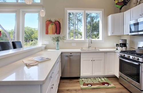 Sonoma House | Private w rows of grapevines -- Close to Plaza!