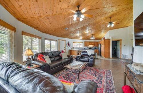 Palisades House | Private Yard and Fishing Dock Canyon Rim Retreat