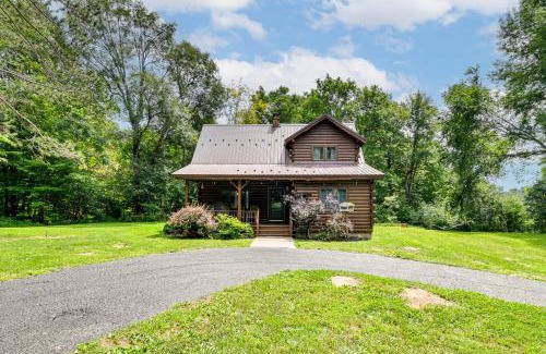 South Butler House | Private Yard Secluded Hannibal Cabin in the Pines
