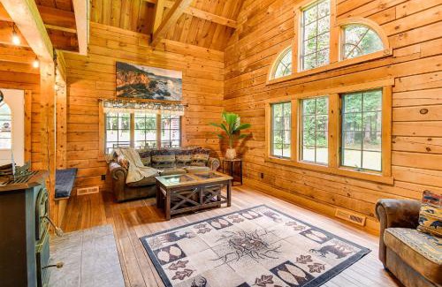 South Butler House | Private Yard Secluded Hannibal Cabin in the Pines