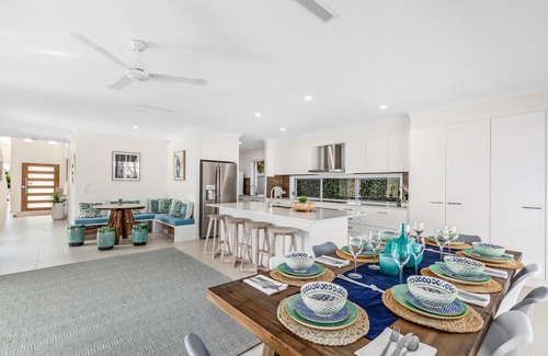 Casuarina House | "PRIZE HOME" - 2 min walk to beach