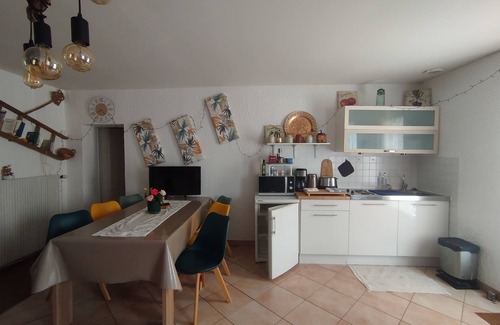 Fondettes Apartment | Proche de Tours en Voiture, Studio Plein Pied Avec Cour Privée, Animaux Acceptés