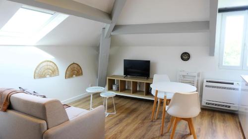 Cannes La Bocca Apartment | Proche gare, 5min Plage du Midi, T2, 4 personnes By Palmazur Vacances