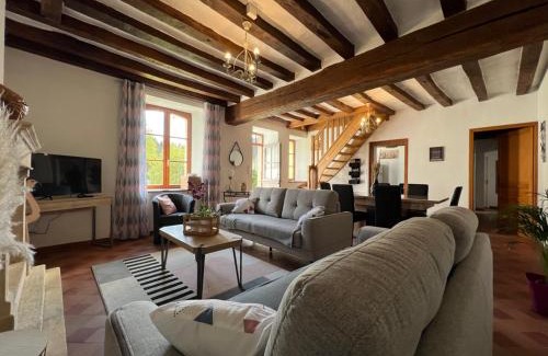 Parigne-lʼEveque House | Proche le Mans, Parigné l'Evêque,maison forestière, accueil chevaux possible 11 pers