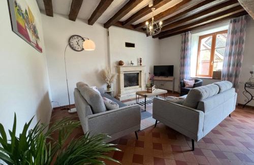 Parigne-lʼEveque House | Proche le Mans, Parigné l'Evêque,maison forestière, accueil chevaux possible 11 pers