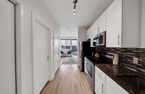 Brewerytown Apartment | Professional suite With Free Parking I Pool