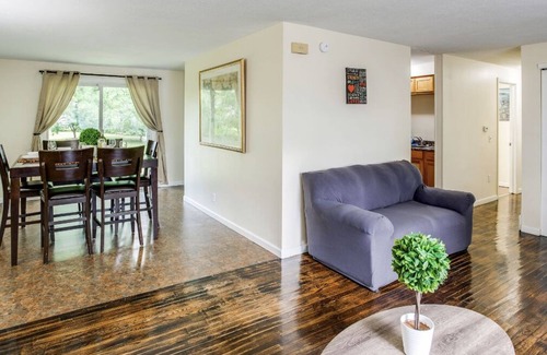 Rochester House | PROMO 5% WEEKLY/10% MONTHLY DISCOUNT 🥰 Stunning Ranch Mins from RIT/Airport.