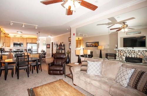 Lincoln City Condo | Promo! Beautiful Oceanfront Condo - Private Hot Tub, WiFi, HDTV & Indoor Pool
