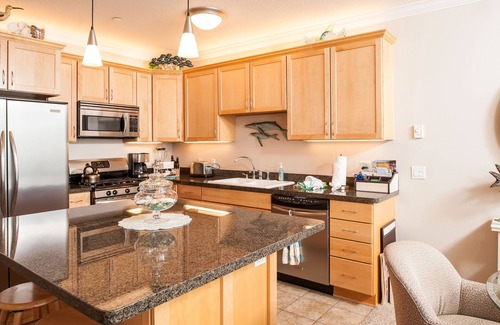 Lincoln City Condo | Promo! Oceanfront Condo - Private Hot Tub, WiFi, HDTV and Pool!