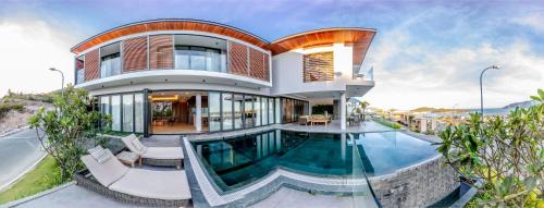 Nha Trang Villa | Promotion Early Booker Corner Villa 5 Bedrooms infinity Pool & BBQ Outdoor