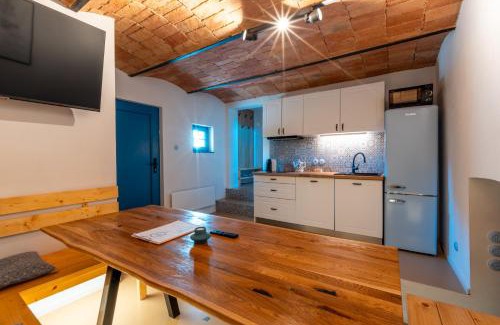 Stary Poddvorov Apartment | Prostě Sklípek