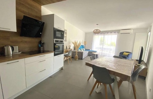 Castelnau-le-Lez Apartment | Provençal escape with terrace and garden view