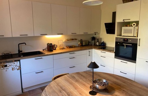 Barbentane House | Provencal village farmhouse 7 minutes from Avignon. TGV station 6 km.