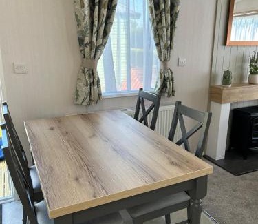 Knaresborough Apartment | Provence Holiday home by the river Nidd 8