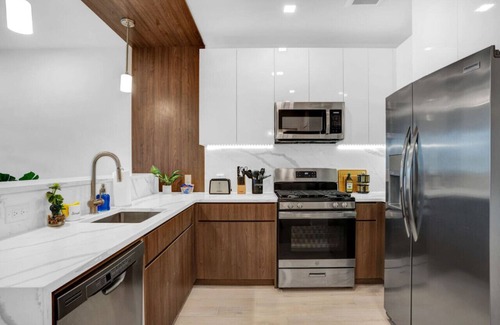 Central Business District Apartment | Prudent Space Near EWR w/Gym
