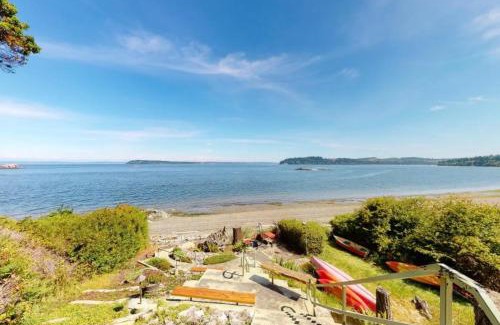 Port Ludlow House | Puget Sound Chic Romantic Cottage with Private Beach Access & Gated Entry