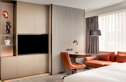 Dapuqiao Hotel | Pullman Shanghai Central - In XinTianDi & Yu Garden Area