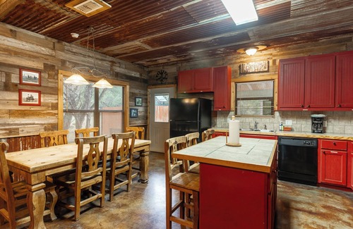 Sabinal House | Pure Country - In Concan, Texas