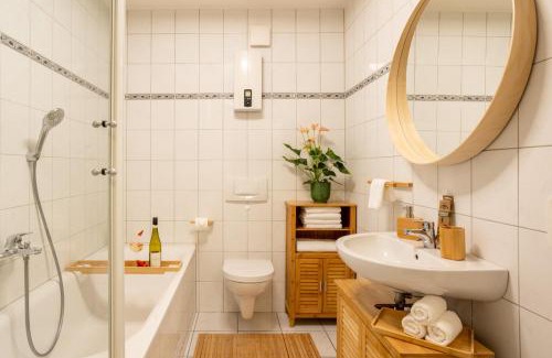 Gerolstein Apartment | Pure Zen Suite I Eifelsteig I Sauna I BBQ I Garage
