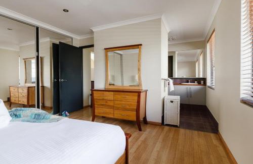 Busselton House | Purple Shore Spacious Family Stay Near Busselton Jetty