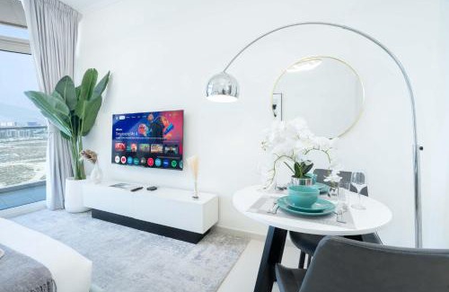 Dubai Apartment | PVH - Serene Studio with Skyline View - Carson B