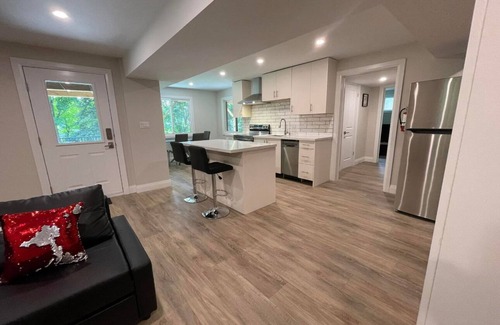 Rosemount House | Pvt bedroom & En-suite bathroom