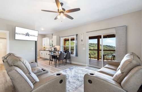 Kimberling City House | Pvt Hot Tub, Cmty Amenities, Indoor & Outdoor Pools, Table Rock Views, Free Tickets