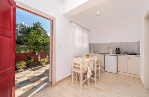 Vasilikos Apartment | Pyrgaraki Apartment for 4! 50m from the beach!