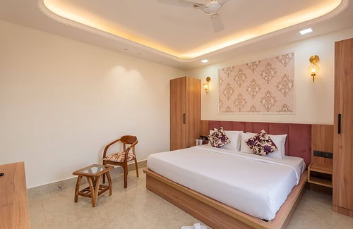 DLF Phase 5 Hotel | Qotel Signature - Golf Course Road