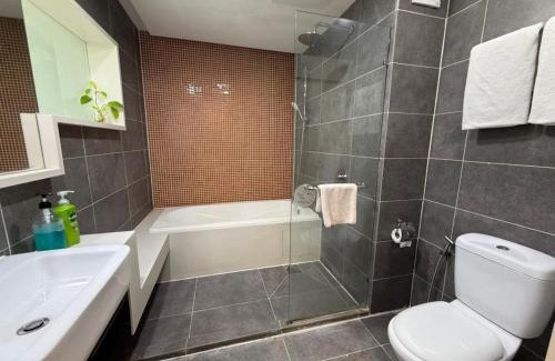 Damansara Perdana Apartment | QQ Empire Damansara hotel room