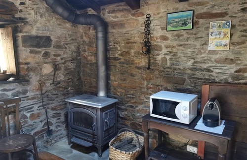 Navia de Suarna House | Quadruple with right to patio and barbecue. Pets, meals, barbecue, stove